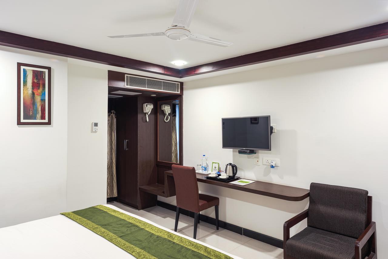 Treebo Empire Hotel Vijayawada Exterior photo